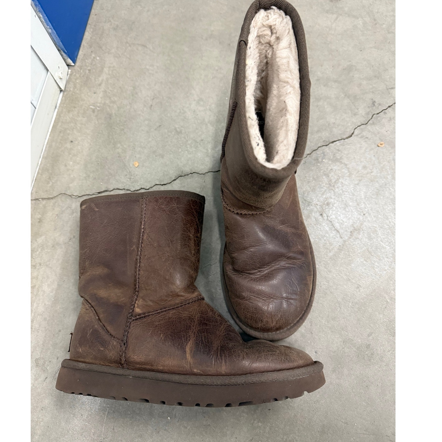 Ugg Classic Short Leather Boot Women’s Size 6 Winter Ski